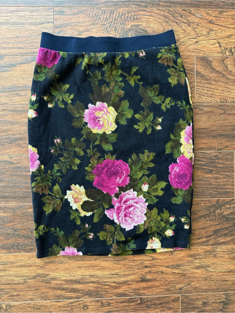 Gilli Floral Sweater Knit Pencil Skirt Women’s Medium Rose Print Stretch